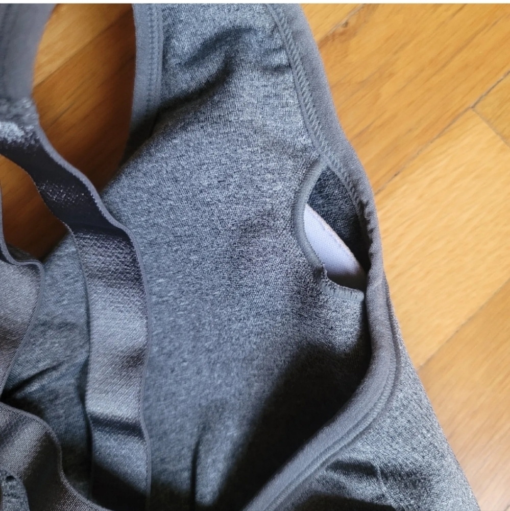 Puma Sports Bra S Small Gray Lined Strappy Back Molded Cups Removable Padding - Picture 6 of 6